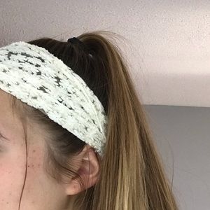 White flower print head band